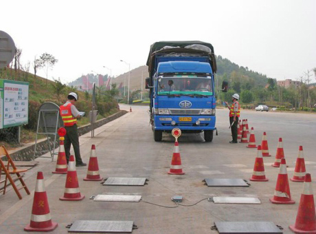 軸重秤-高速公路交警專用地磅、便攜式公路超載檢測(cè)系統(tǒng)